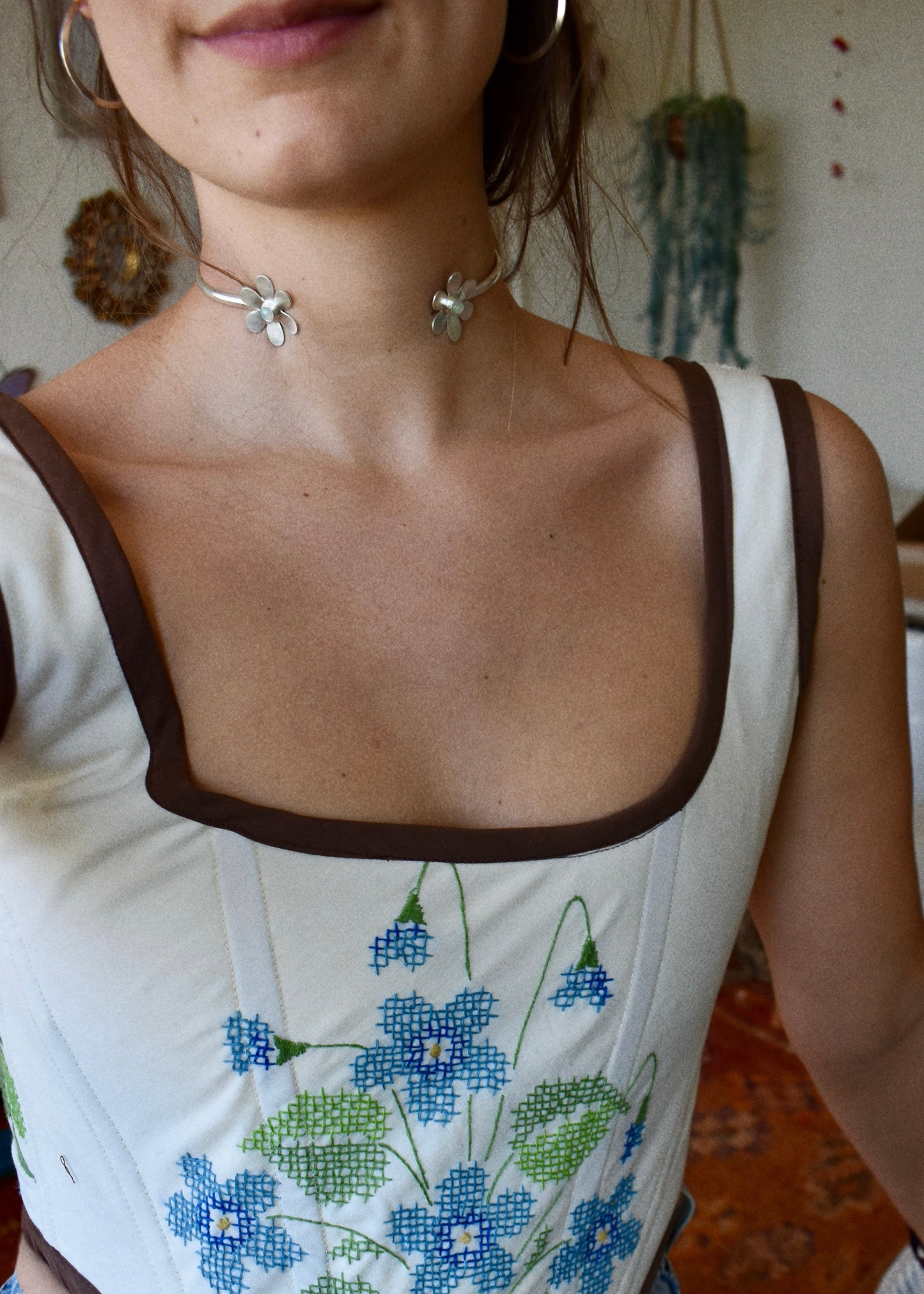 daisy choker cuff