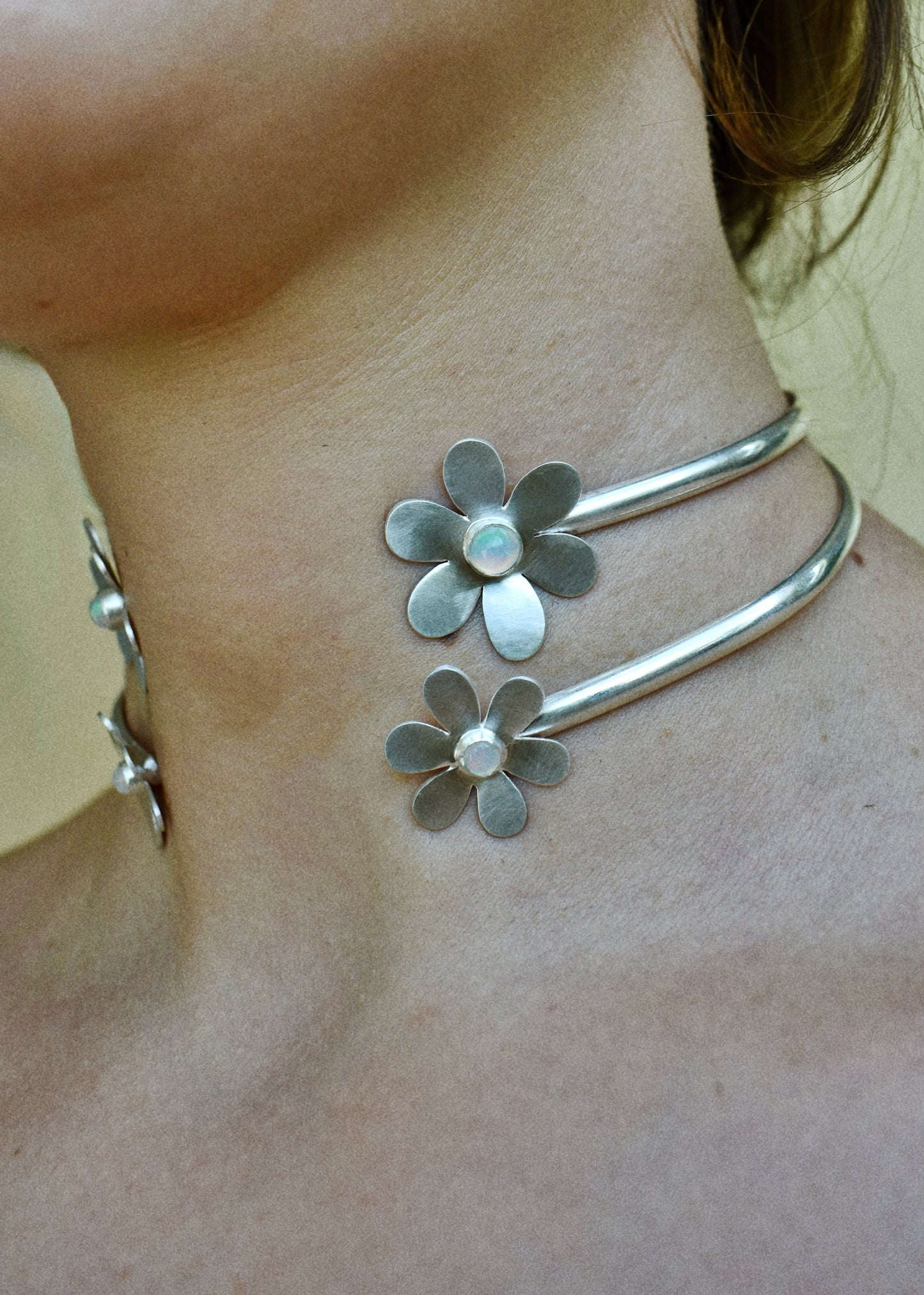 daisy choker cuff